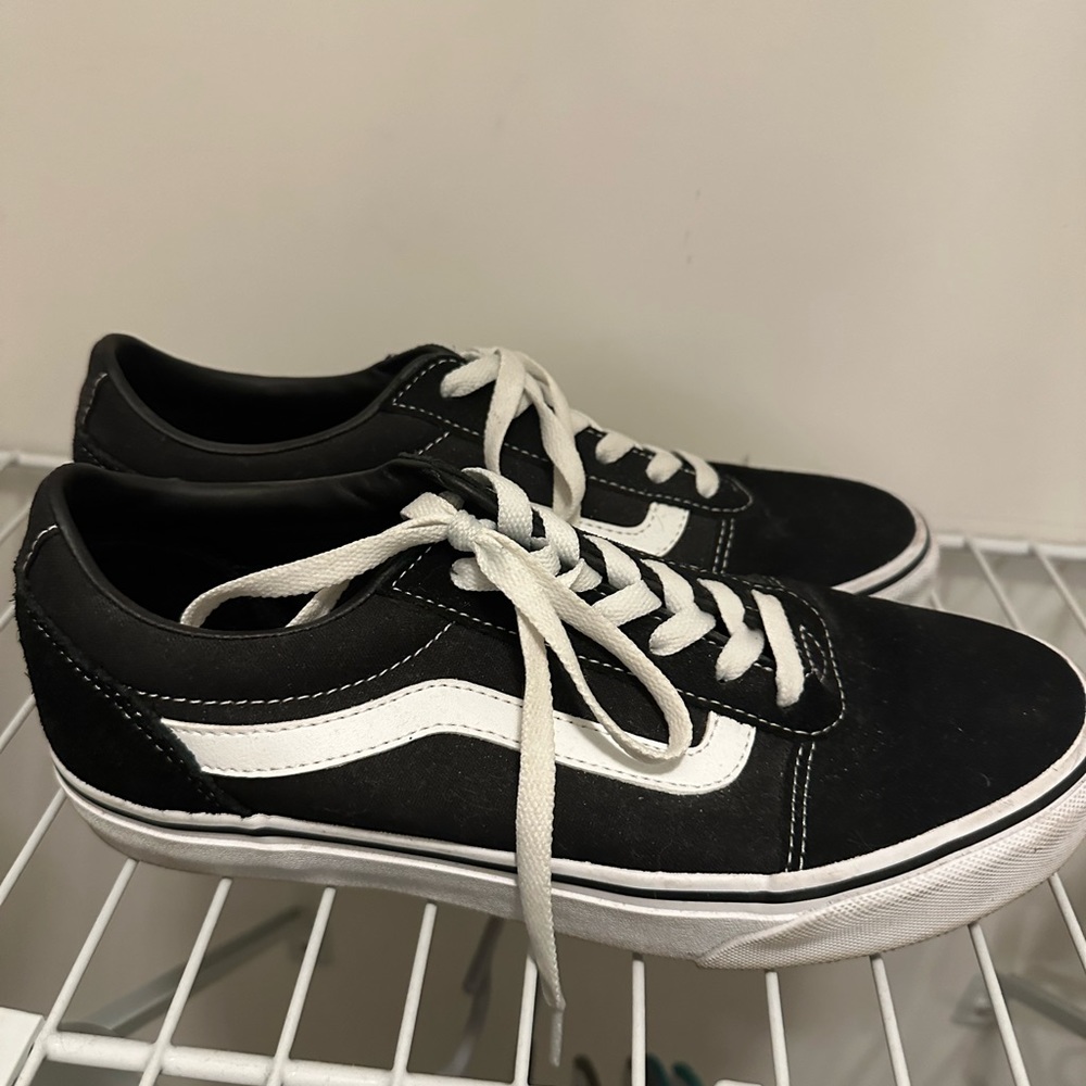 Like-New Black Vans